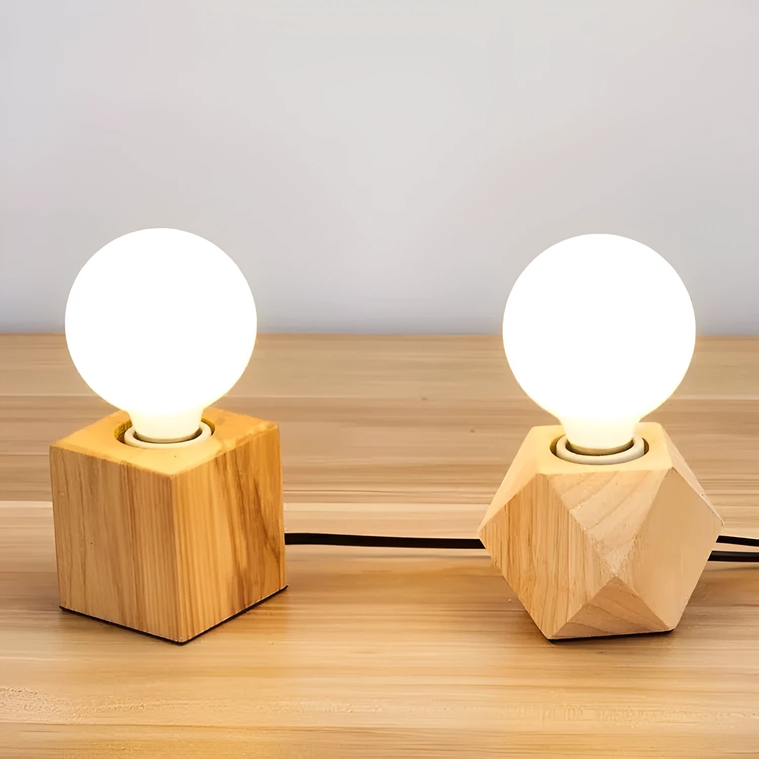 Retro wooden lamp holder measuring 75x80mm with hanging wire, available in square or diamond designs
