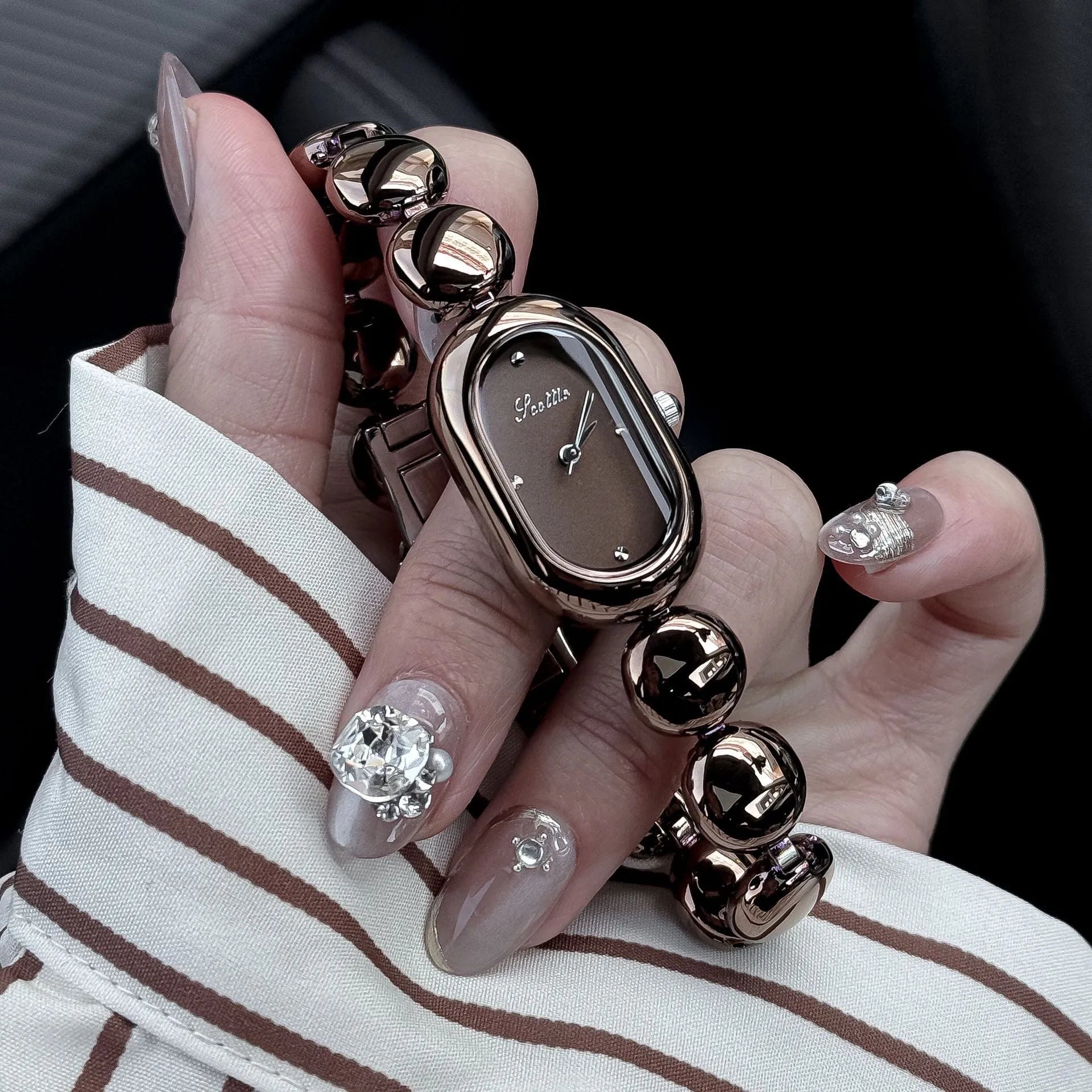 Women's oval fashion watch in black gold colour with 9mm thickness case