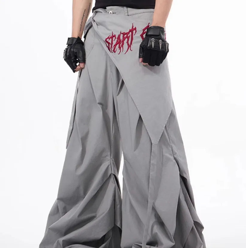 Boy modelling black wide-leg Korean-style summer trousers.