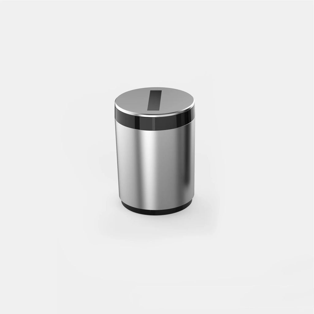 Automatic plastic ashtray with compact 7x10cm dimensions for car or desktop use
