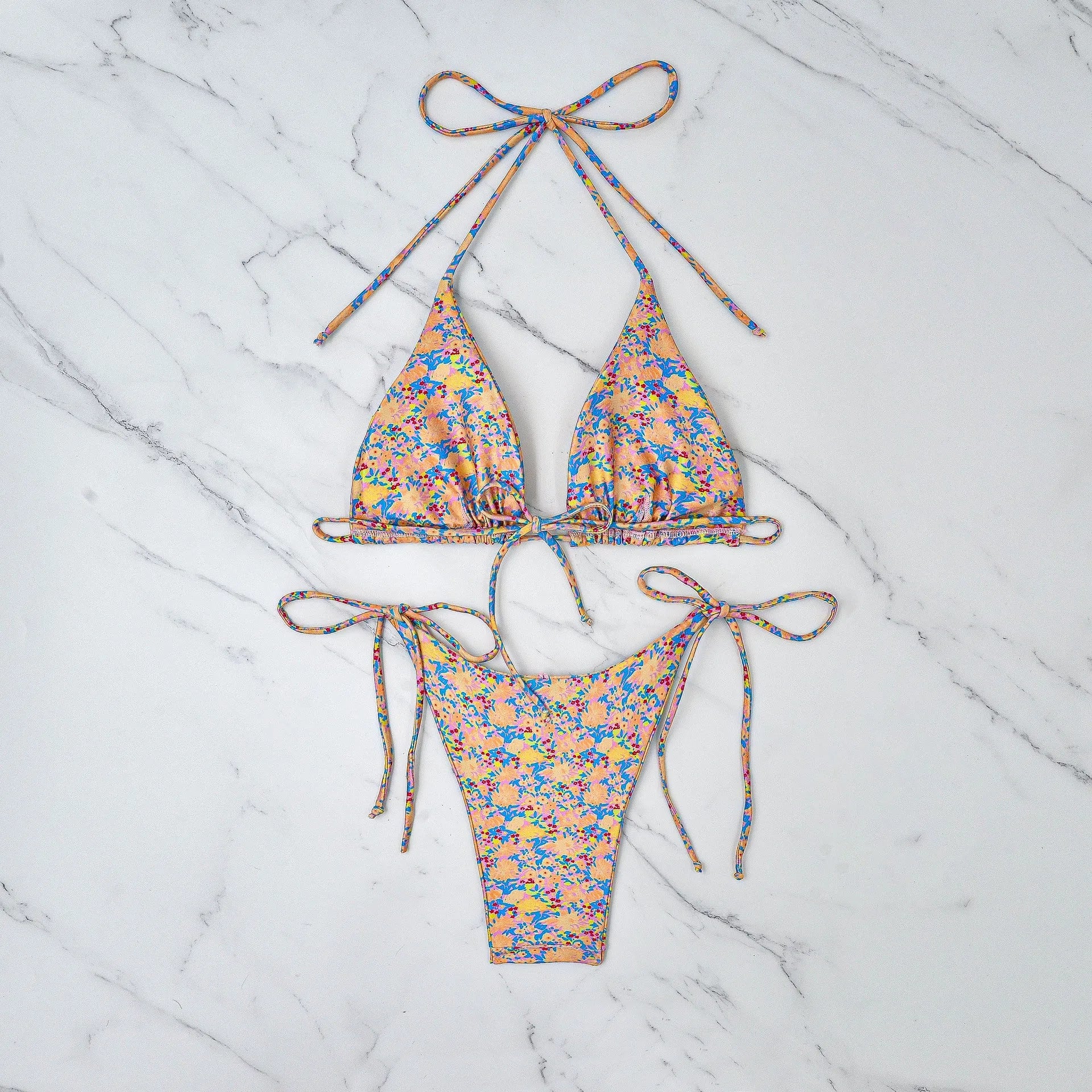 A picture colour lace-up bikini swimsuit with a backless, European and American split design.