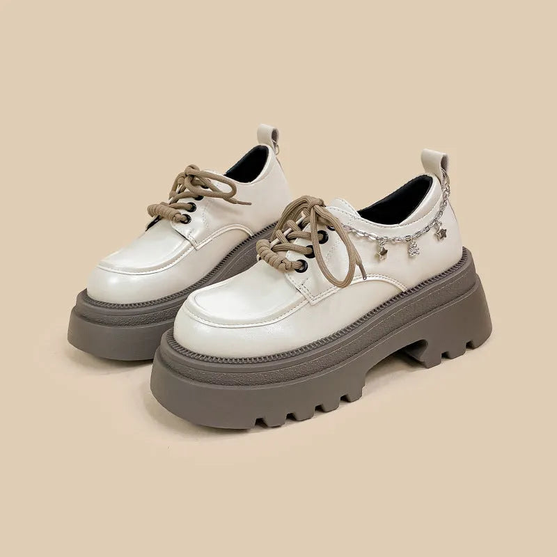 White platform leather shoes with 6-8cm chunky heel, round toe, and front lace-up design in XINGX bear colour