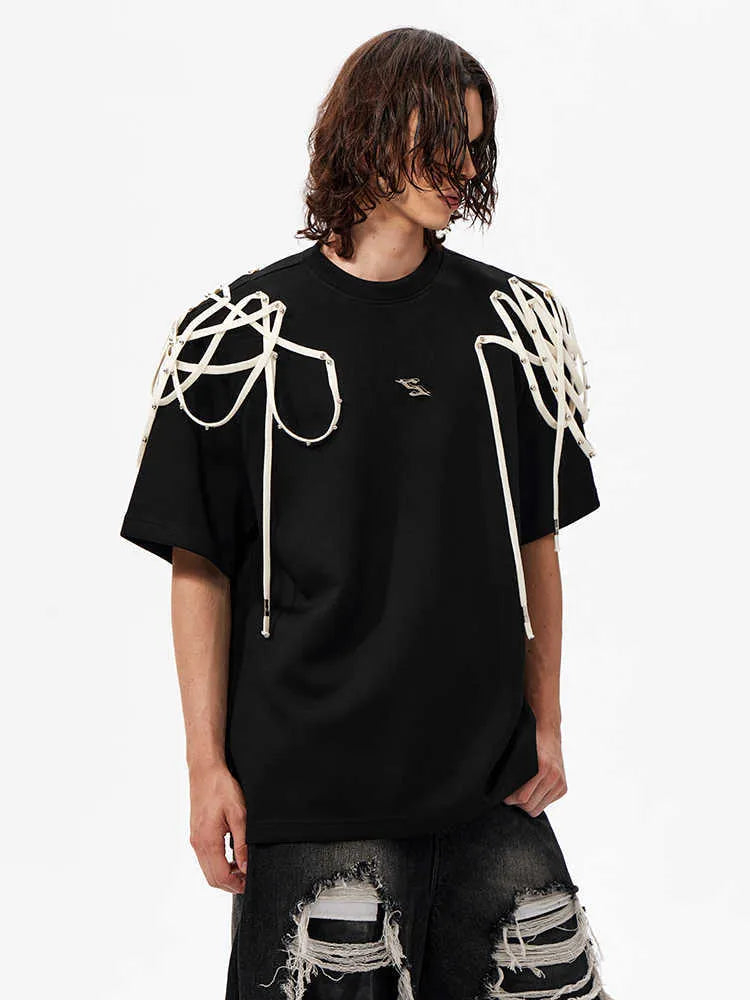 Black loose-fit short-sleeved T-shirt with padded shoulders and round neck, sizes S to XL