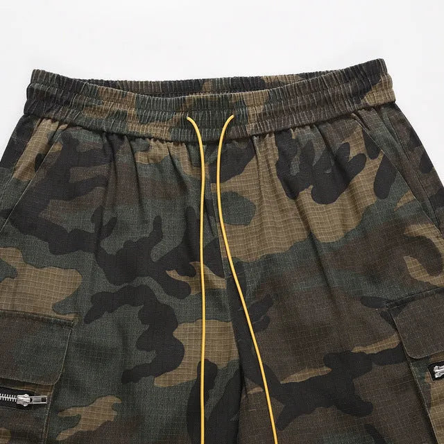 Green camouflage cotton workwear shorts with loose fit and mid waist design
