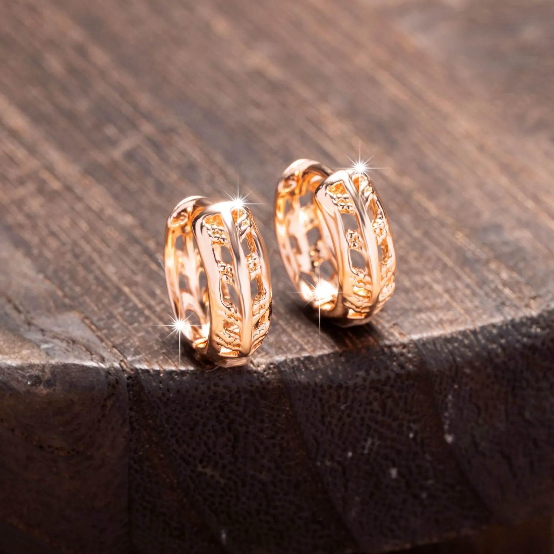Rose gold leaf-shaped hollowed-out earrings with heart detail, copper construction, 3cm drop length