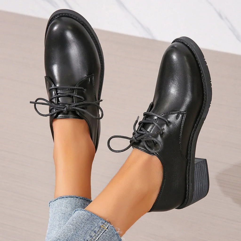 Black women's shoes with chunky 3-5cm heel, low-top design, and rubber sole for hiking