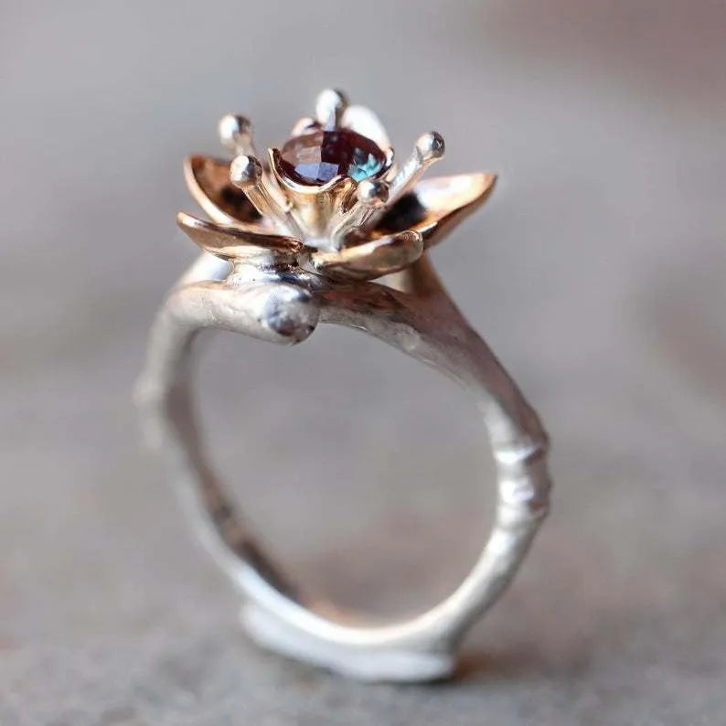 Two-tone floral fashion ring with geometric shape and silver colouration, shown in size for women's accessory.