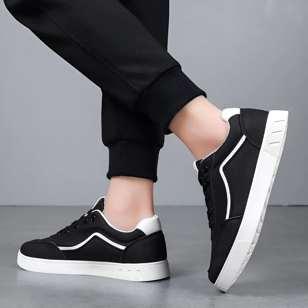 Men's Korean style black and white board shoes with mesh lining and rubber soles