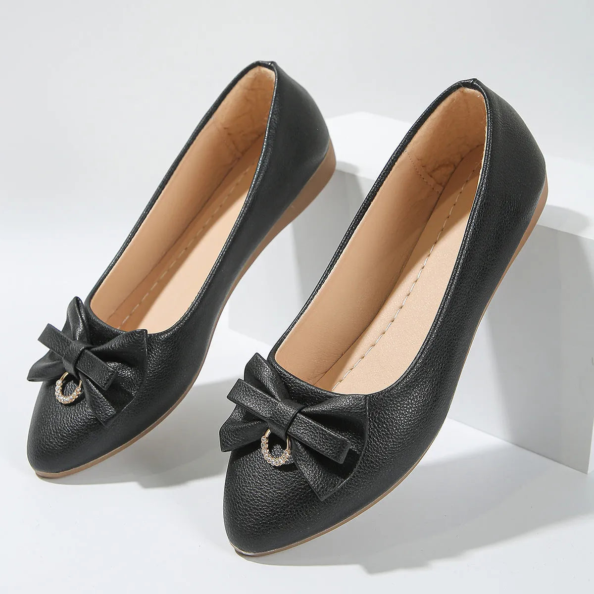 Women's flat casual shoes with bowknot detail and shallow mouth opening in beige colour