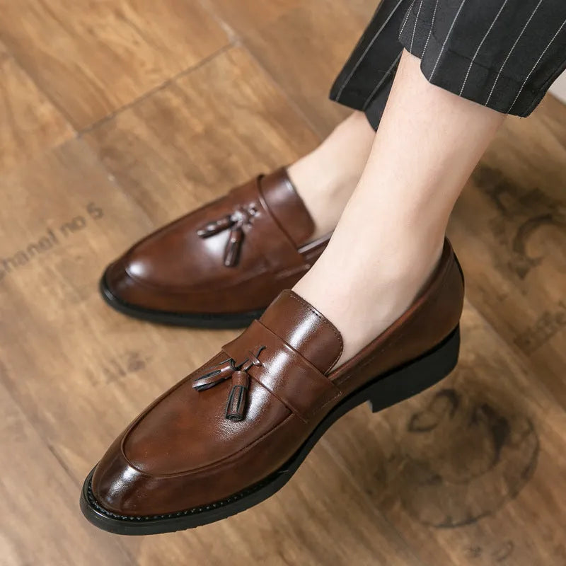 Men's black slip-on business casual shoes with a tassel, made from artificial PU leather with a rubber sole.