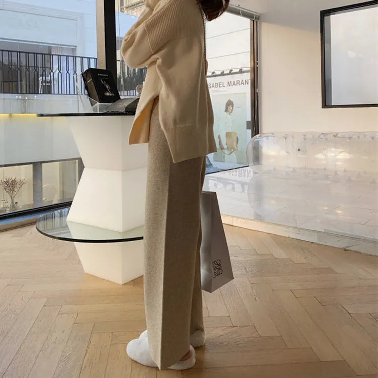 Women's high-waist wide-leg knitted trousers in black with straight-leg design and 95cm length