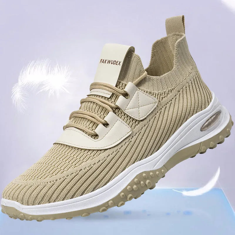 Flyknit low-top casual running shoes in black with mesh lining and flat heel design