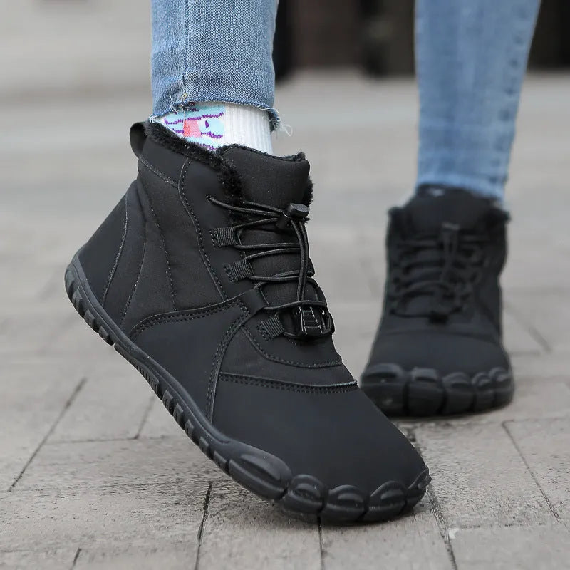 Outdoor snow boots in black with waterproof umbrella cloth, fleece lining, and non-slip rubber soles on a snowy background