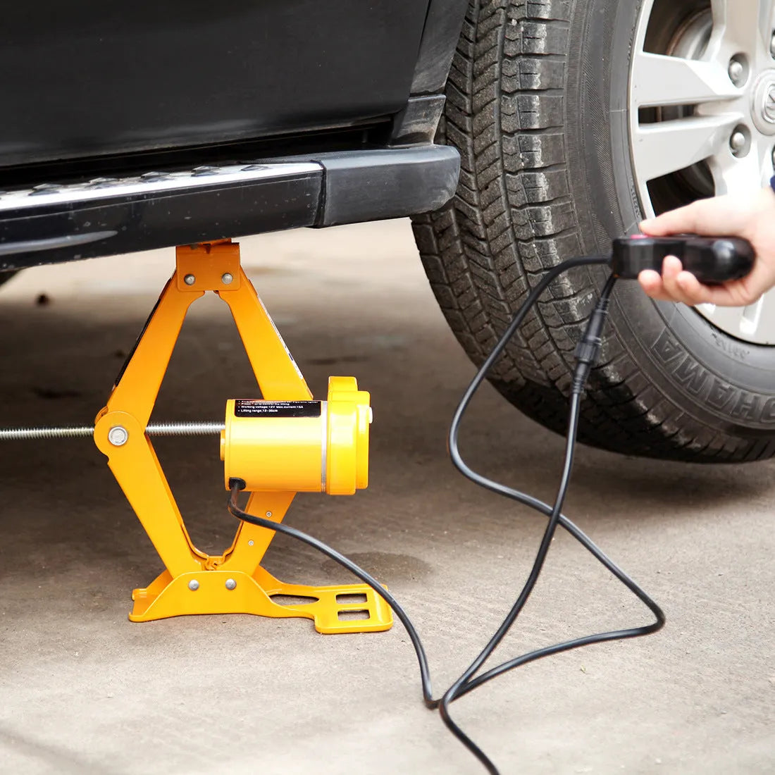 Vehicle-mounted electric hydraulic jack maintenance kit with 2-tonne capacity and 120-350mm height adjustment