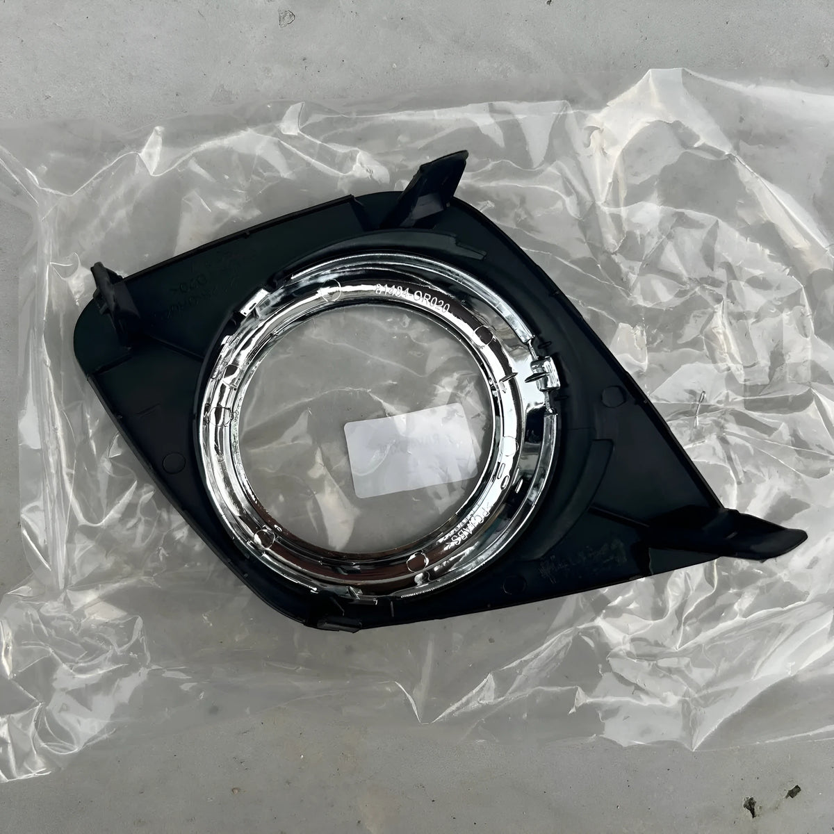 Black RAV4 front bumper small light anti-fog cover and decoration frame