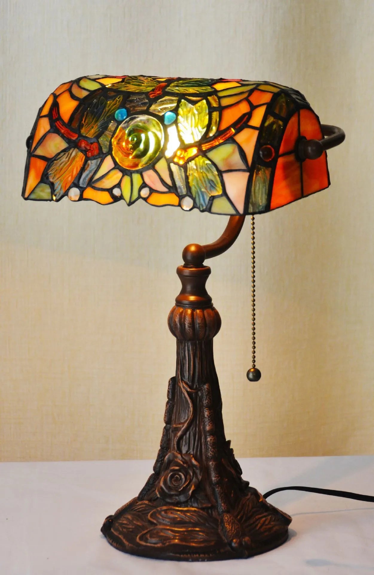 10-inch Tiffany stained glass table lamp with coloured panels, 36cm tall and 25cm wide, featuring E27 holder and resin base