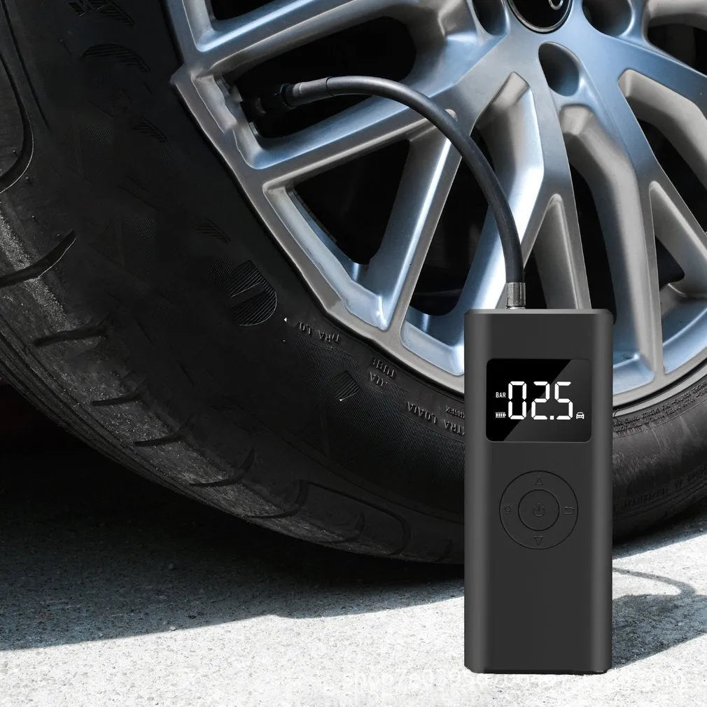 Black portable electric air pump 2500mAh wireless tyre inflator with auto stop, emergency light and TYPE-C charging, 155x64x40mm