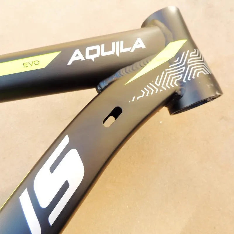 29-inch black green mountain bike frame with aluminium alloy construction and inner cable routing