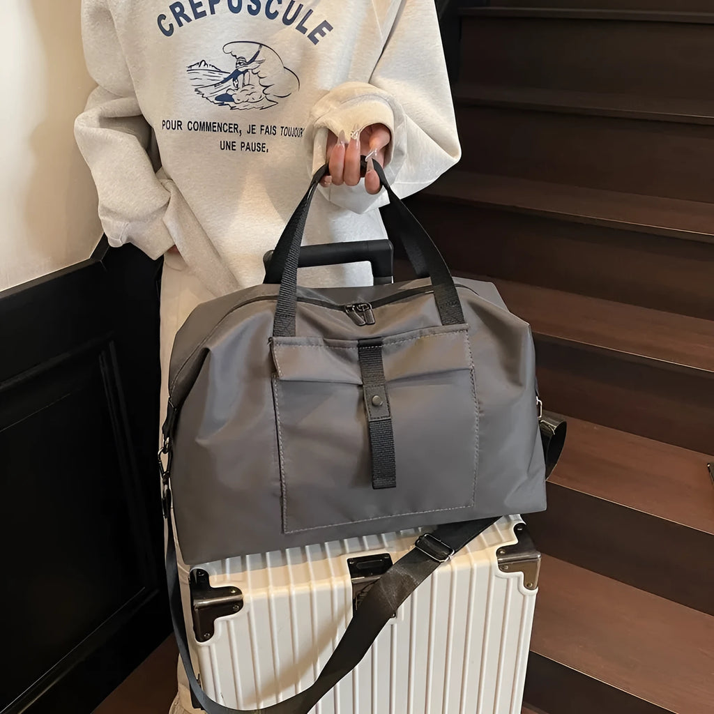 One-shoulder travel bag in grey, black or green with 36-55 litre capacity and Oxford cloth construction