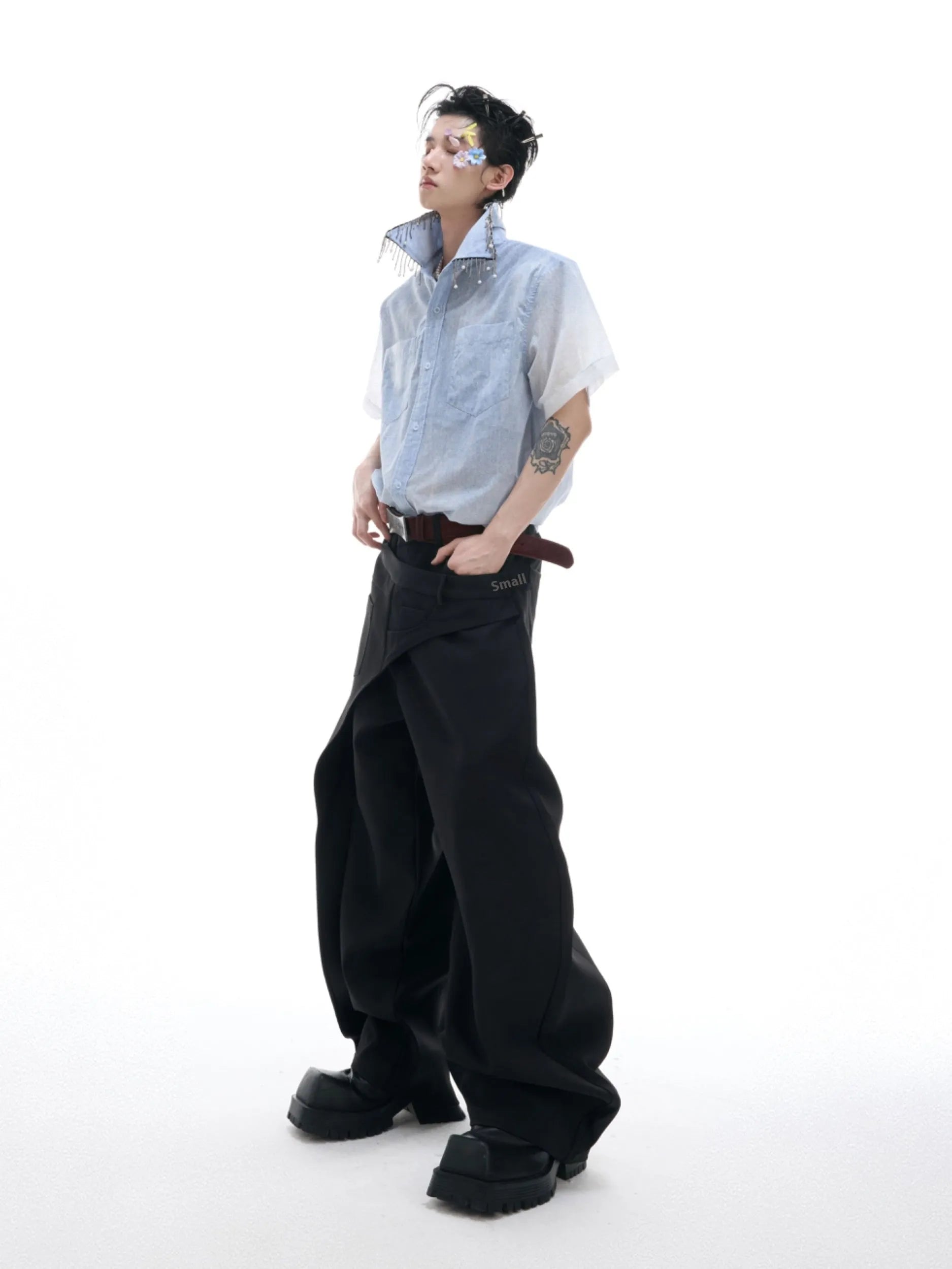 Blue to white gradient short-sleeved shirt with loose fit and half sleeves for summer wear