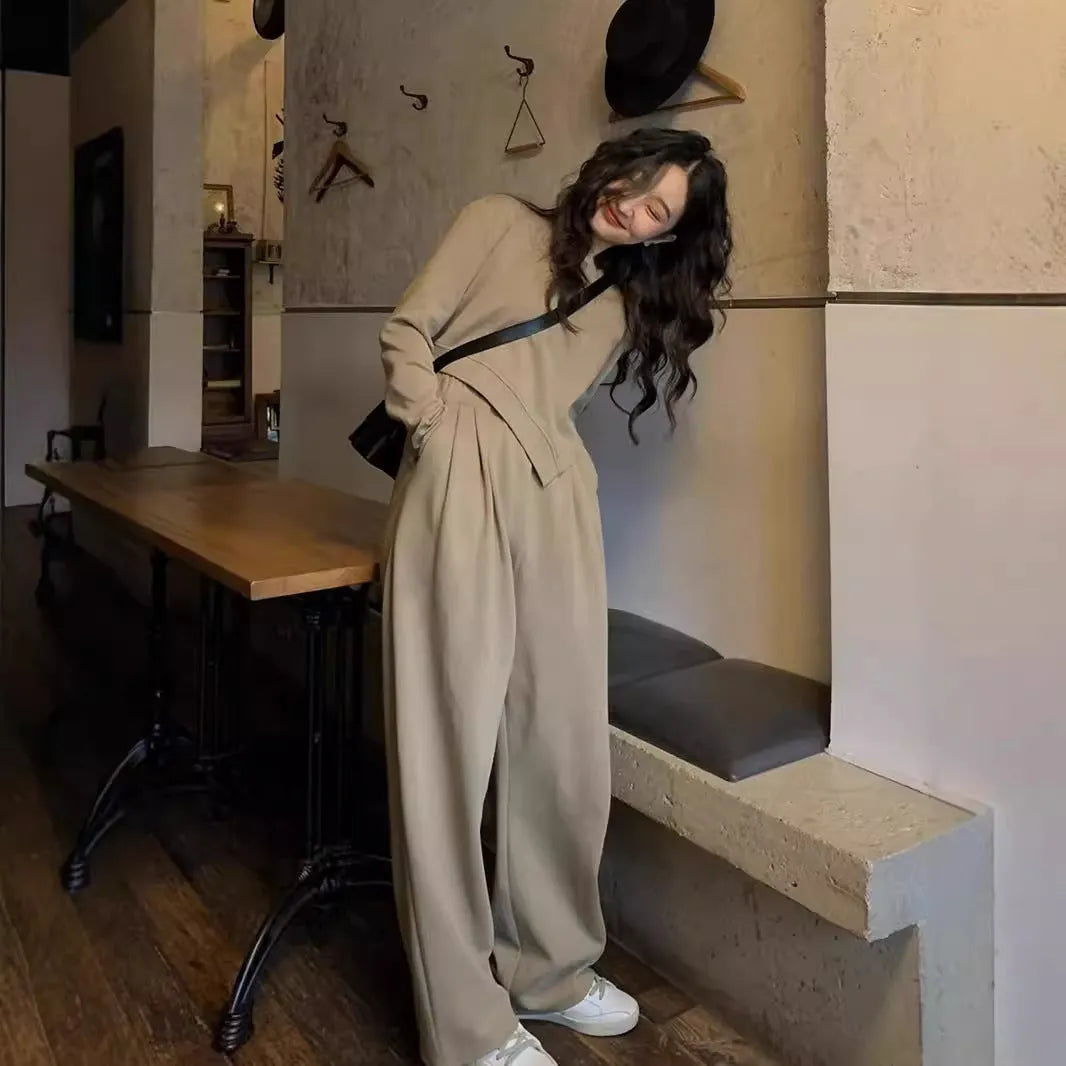 Women's solid colour casual sports suit in khaki, featuring loose-fit top and trousers with long sleeves