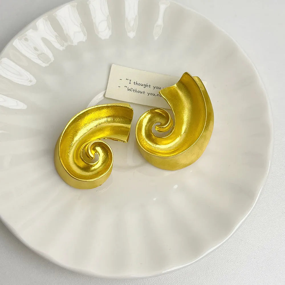 Geometric ear studs with 5cm retro design in gold or silver electroplated finishes