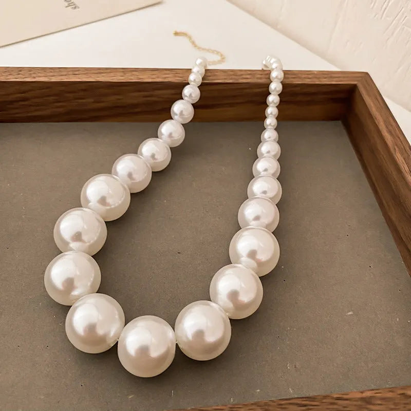 White French retro gradient pearl necklace with large and small U-shaped imitation pearls on ball bead chain, 43cm+5cm.