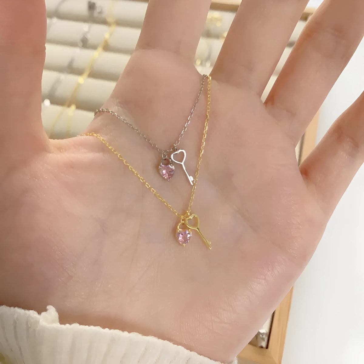 925 sterling silver heart-shaped key pendant necklace for women in platinum or gold electroplated finish