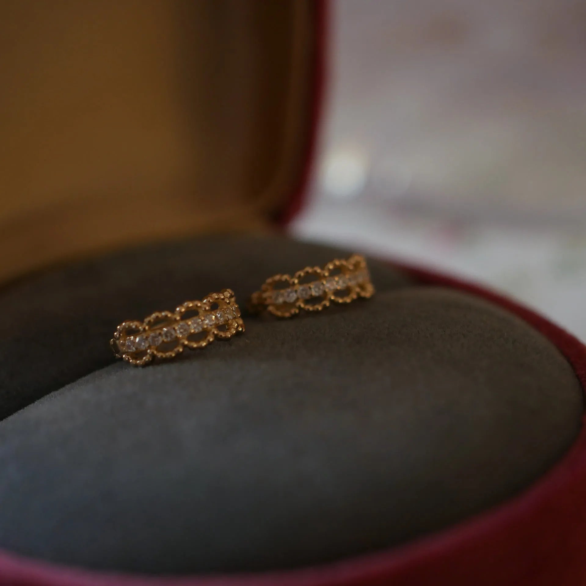 Gold lace pattern clip earrings in 925 silver with bone stud shape