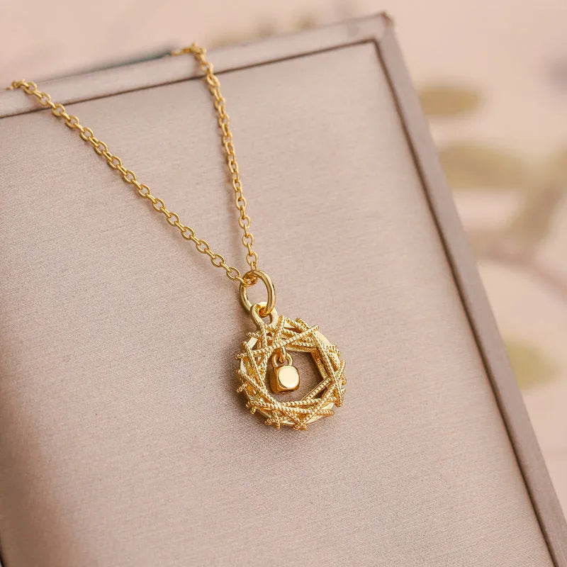 Gold circle net design necklace for women with titanium steel O chain and geometric electroplated pendant.