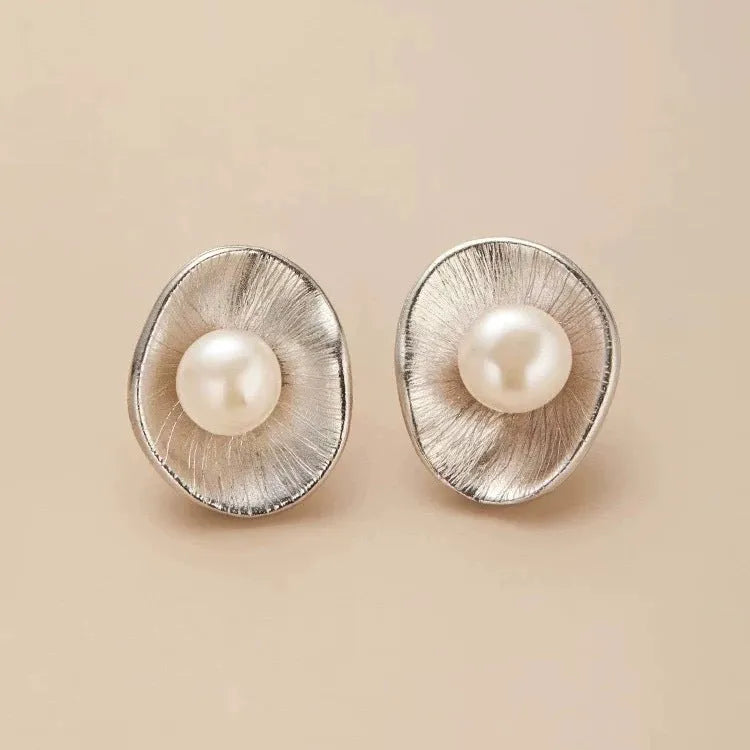 Pearl sterling silver needle earrings with geometric design and 8mm freshwater pearl centrepiece on gold background