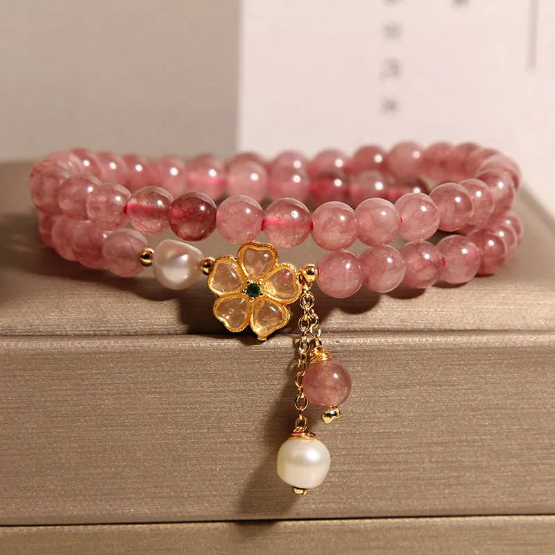 Women's double ring bracelet with strawberry quartz and four-leaf clover charm in Japanese-Korean style